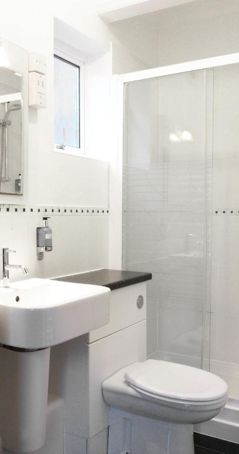 Park Lodge Farnborough  Room photo